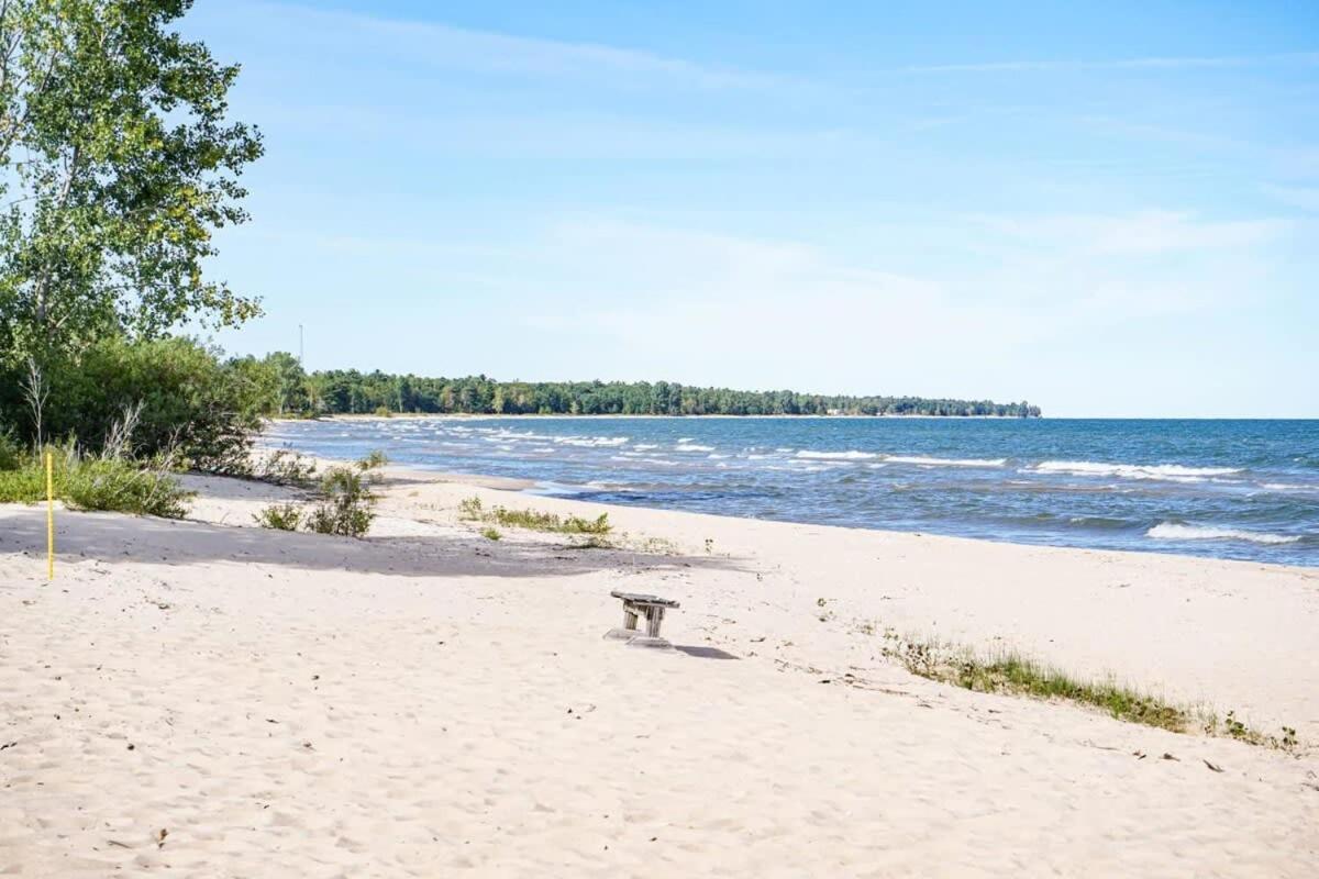 Beach Club Of Oscoda Garden Cottage On The Lake Kültér fotó